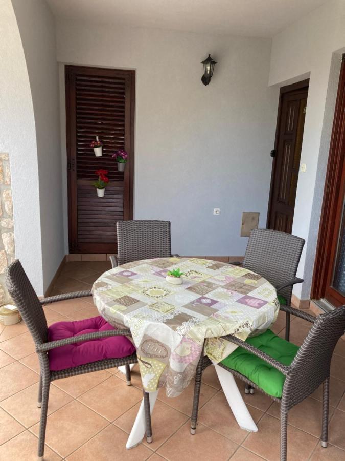 Apartment Jasna B Omišalj Esterno foto