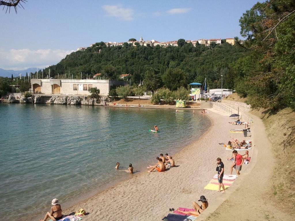 Apartment Jasna B Omišalj Esterno foto